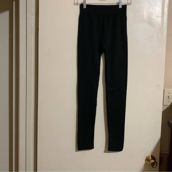 Time and Tru Stretchy Pull-on High Waisted Black Leggings. Size Medium (8-10). - Picture 6 of 7